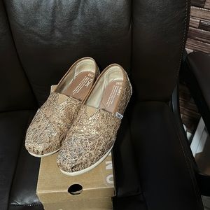Used Toms Glitter Gold Flats size 6.5